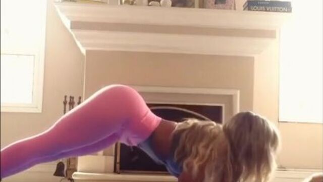 Гибкая девушка flá botega