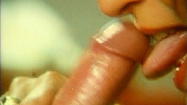 Отсосала.ретро порно