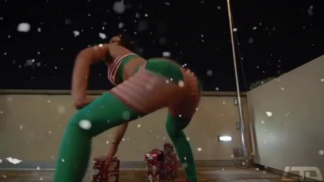 Новогодний тверк lisa-marie comeaux