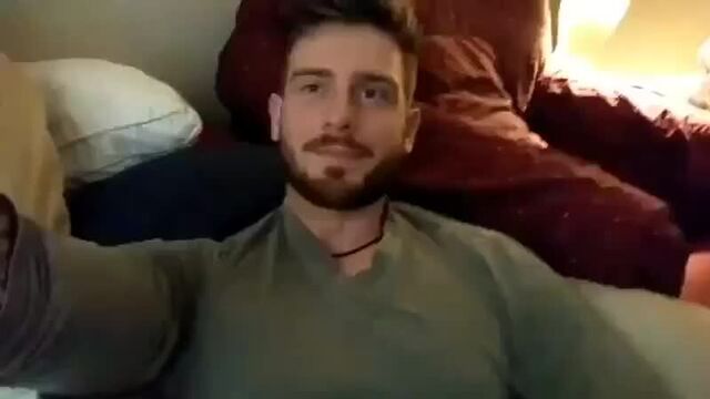 Alpha jay показывает свой огромный