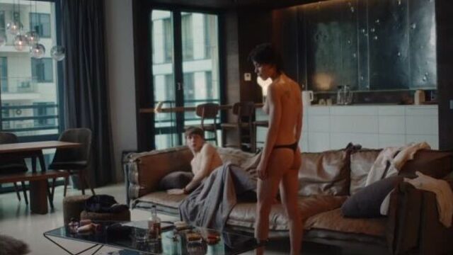 Голые сиськи молодой актрисы