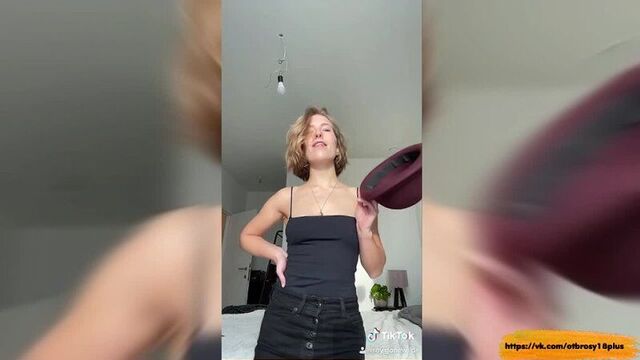 Голый тик-ток - наделась и разделась