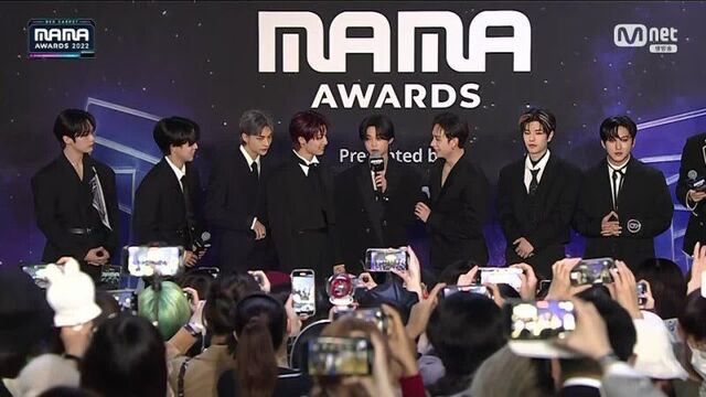 221129 mnet mama awards 2022 red carpet - stray kids cut
