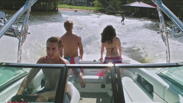 Alyssa diaz sexy - shark night 3d (2011)