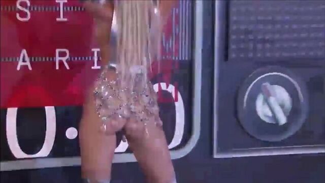 Miley cyrus - mtv video music awards in l.a. (2015)