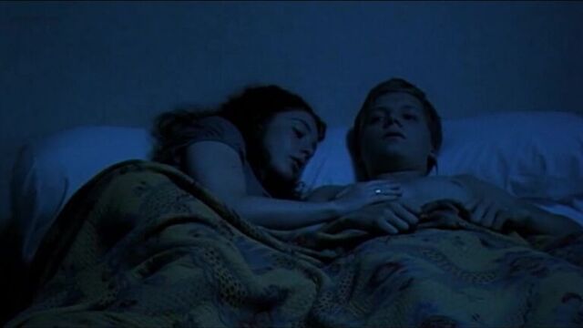 Melanie leary, lola naymark nude - dans tes bras (2009)