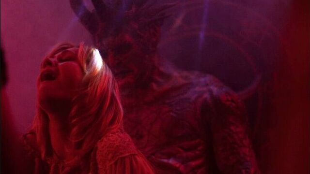 Демон жестко насилует девушку своим хвостом (засадил в пизду, жесткое изнасилование, чорт трахает девушку, пробил насквозь)