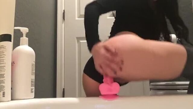 Милашка скачет на розовом дилдо [порно, русское порно, секс, инцест, мамки, ебля, лесби, цп]