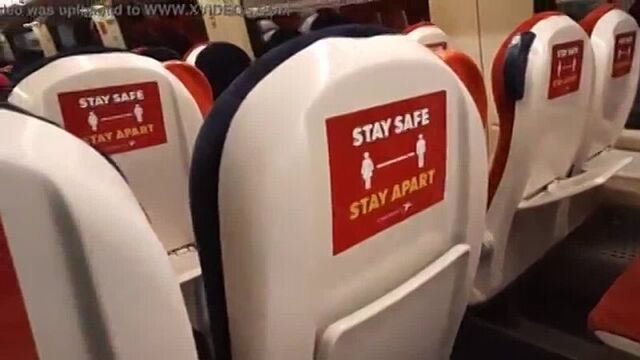 Парень дрочить член в самалюте и это увидела одна шмара и помог кончить