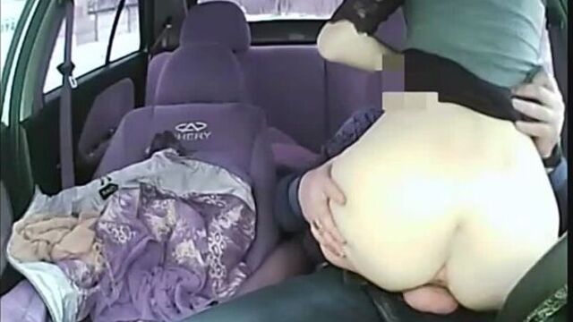 Таксист анатолий дрючит замужних шлюшек хохлушек в авто (русское домашнее украинское порно секс на машине лесу путаны бляди)