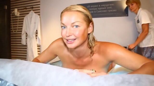 Голая волочкова резвится в грязи ялты 18+