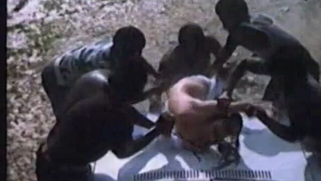 Негры насилуют по очереди белую красотку изнасилование в фил
