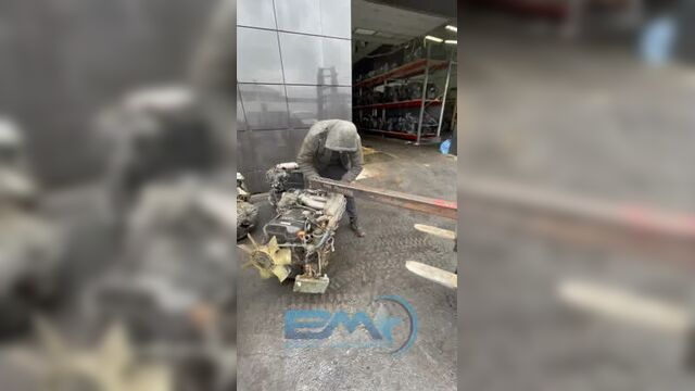 Пришёл очередной контейнер с контрактными двс и кпп