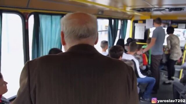 До слёз. обычный автобус и все как обычно ( военные песни под гитару)