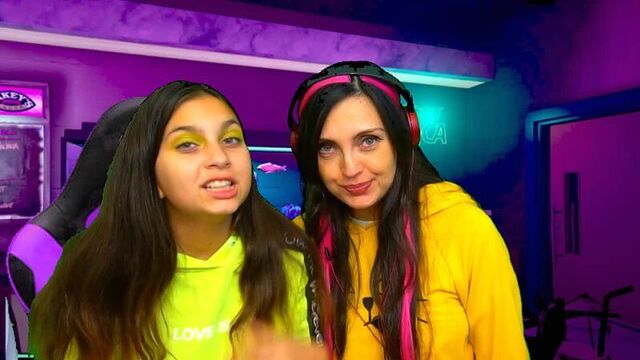 ????поцэлуй радужных друзей roblox и мама длинные ноги мульт поппи плейтайм