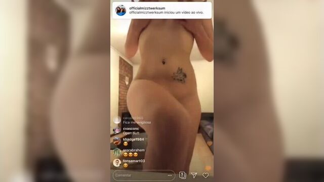 Малышка дрочит в прямом эфире инстаграм / девочки учитесь / мастурбирует киса с большими сиськами