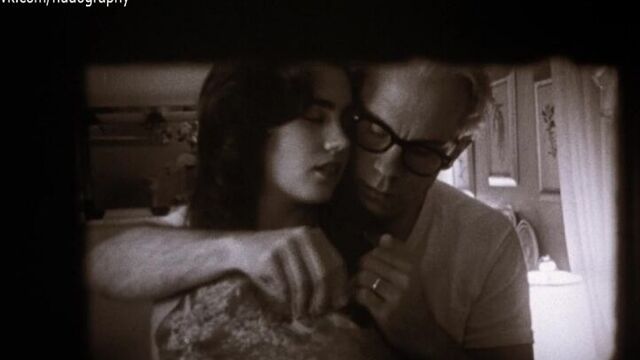 Дженнифер коннелли (jennifer connelly) голая в фильме "скала малхолланд" (mulholland falls, 1996, ли тамахори)