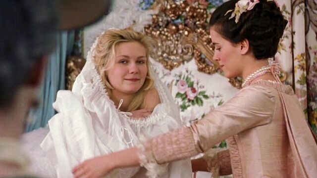 Кирстен данст (kirsten dunst) голая в фильме «мария-антуанетта» (2005)