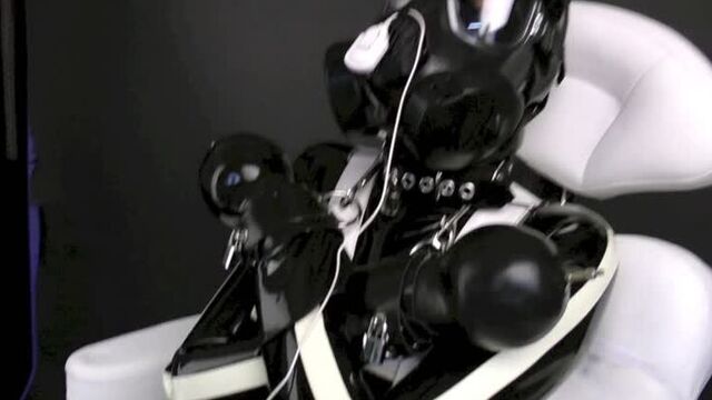 Rubngum - электро-пытка резинового раба - гей порно латекс фетиш бдсм rubber gay fetish секс доминирование домин хозяин саб