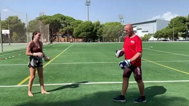 Сильные удары хрупкой девушки. "слабый пол" - это не о подопечных бойца-ветерана кости глухова