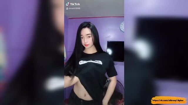 Голый тик-ток - танцы с грудью