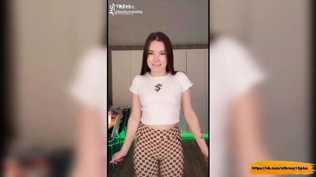 Голый тик-ток - танцы с раздеванием