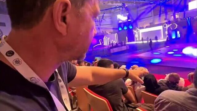 [радиф замалиев] в казани мне нельзя ездить в транспорте у меня нет qr но можно встречаться с шейхами оаэ.19.11.21