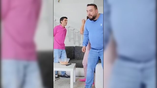 Рыжая сучка скачет на большом члене