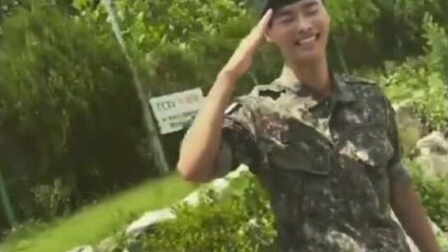 Хёк из vixx смеётся (не знаю зачем сделала это тогда)