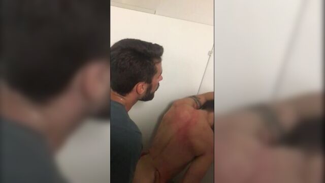 Гей секс.подглядывает как друзья ебуться