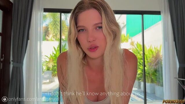 Парень в соседней комнате, а стейси ангел пришла делать минет сводному брату