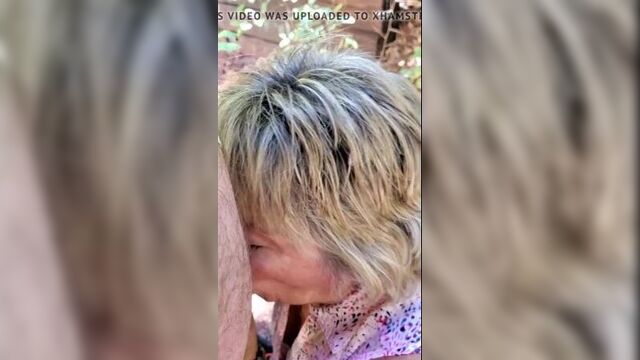 Бабуля отсосала деду в парке