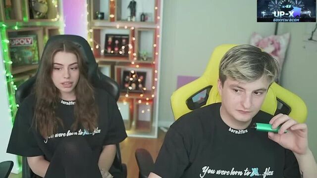 [twitch girls] барби герл предьявила что злой не ухаживает за ней и не заботится