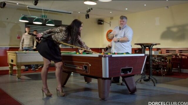 Loren minardi - жена пошла играть в бильярд без мужа (group sex, sexwife, мамки за 40, milf, hardcore, anal, жена для секса)