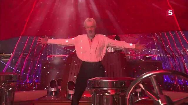 Алые паруса, песня "с чего начинается родина"