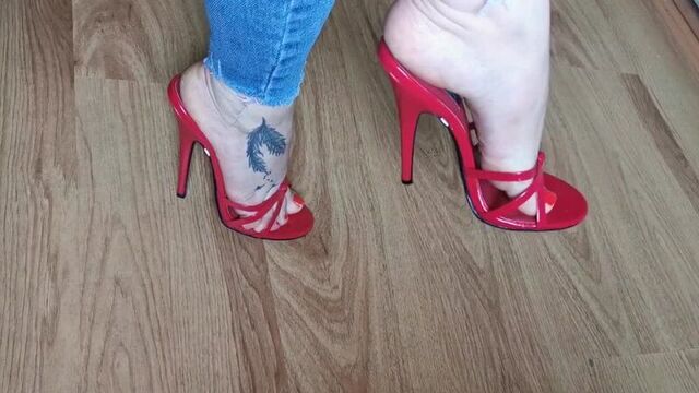 Footfetish /milf /mature /footfeet /footjob /blowjob /fisting /mistress /bdsm /femdom /pissing /pov /mistress