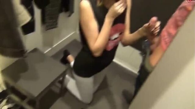 Вдул по быстрому в примерочной (секс порно домашнее home porn sex) 18+