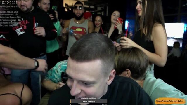 Показала новые стринги и сочную попку в прямом эфире у mellstroy