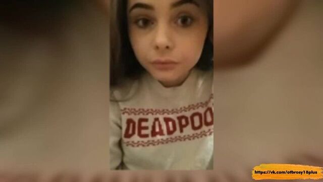 Милашка из общаги показывает сиськи в перископе - periscope