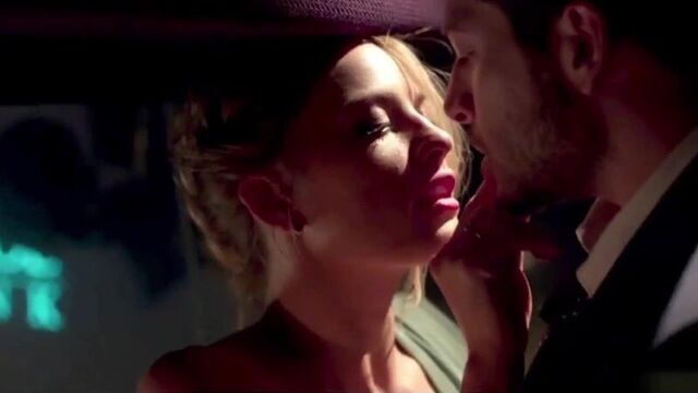 Комментатор трахнул подругу после шоу в рубке - эстетика секса