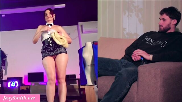 Её тело — как обещание, а она медленно раздевается, чтобы помучить
