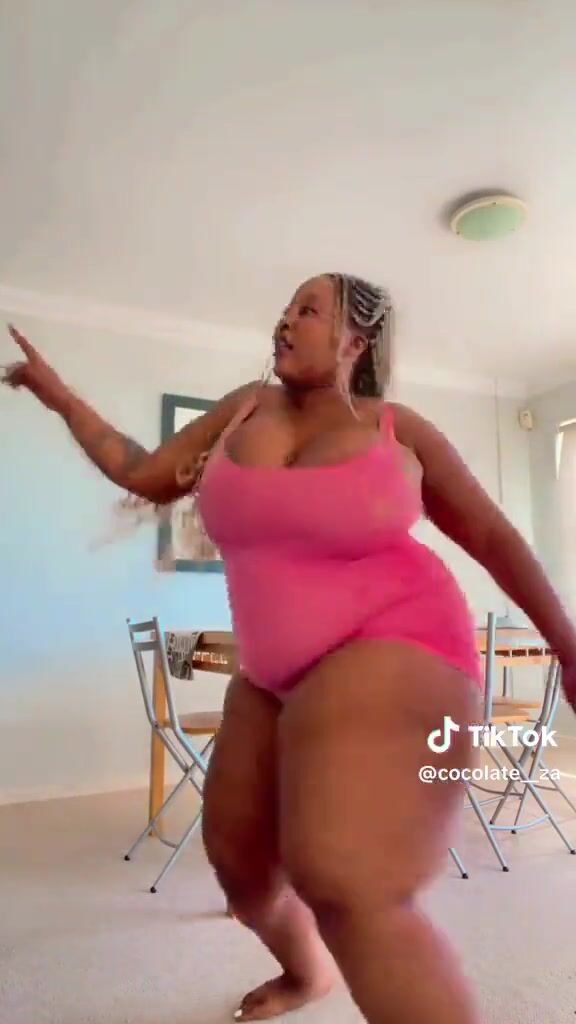 Thick fat ass South African slut Cocolate_ZA gets banged
