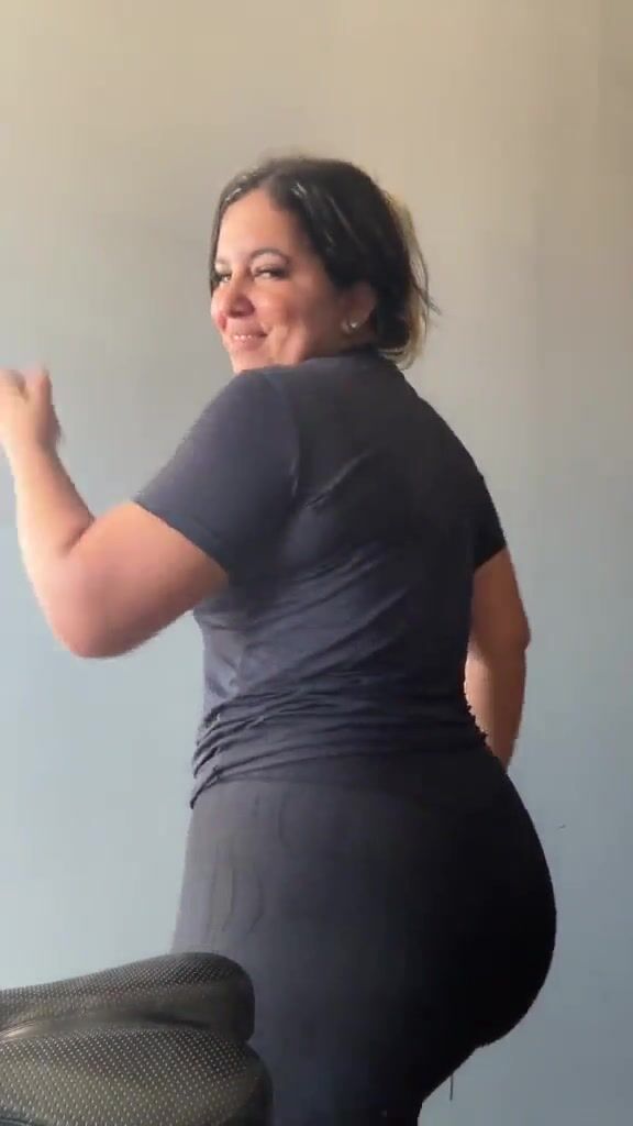 Shorty marks the pussy in the legging with a capo de fusca