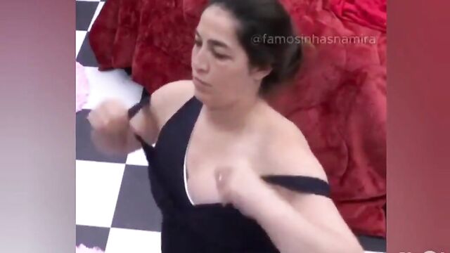 Bbb 25: clara aguilar enjoying herself with intense pleasure
