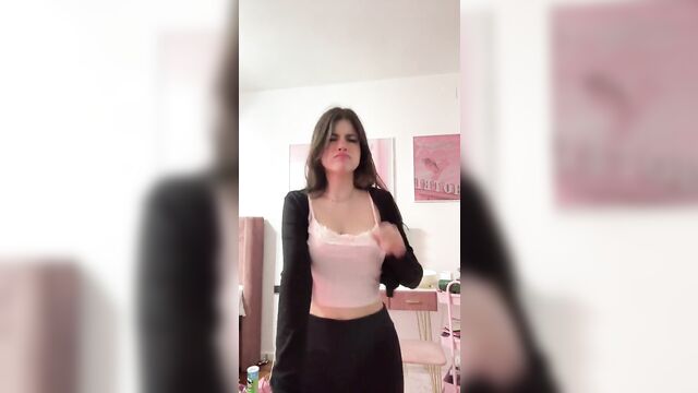 Abby loves playing games with her streamer friends, especially littleragergirl