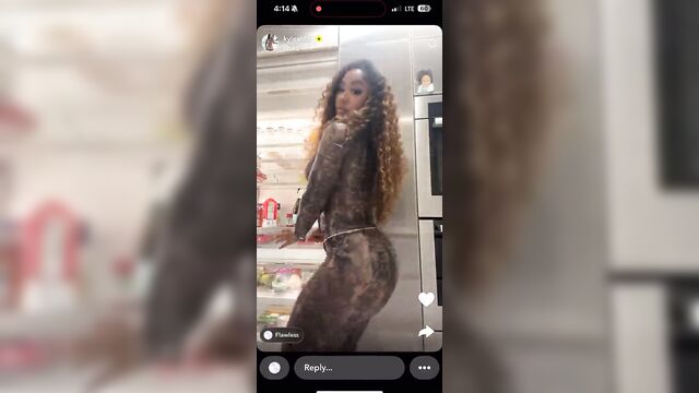 Ari fletcher’s big ass tease on snapchat