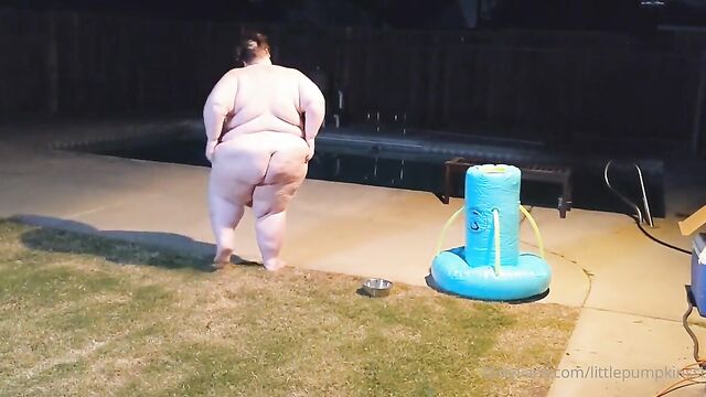 I want to fuck that huge fupa so bad, it's irresistible