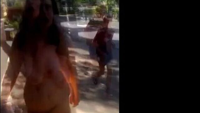 Напилась, разделась и пошла гулять по улицам города (харьков)