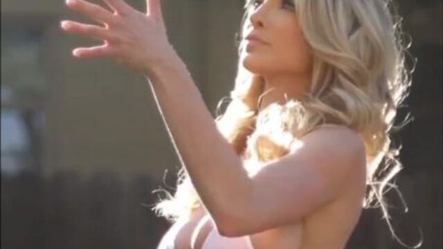 Lindsey pelas shooting