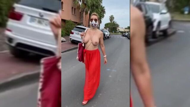 Милфа любит гулять голая по улицам майами